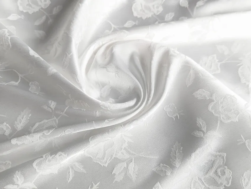 Сатин жаккард розы, молочный - фото 1 - интернет-магазин tkani-atlas.com.ua
