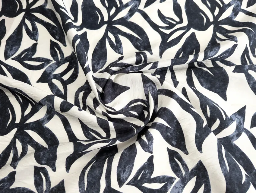 Віскоза шовк Бохо листяний дует, чорний на молочному - фото 1 - інтернет-магазин tkani-atlas.com.ua