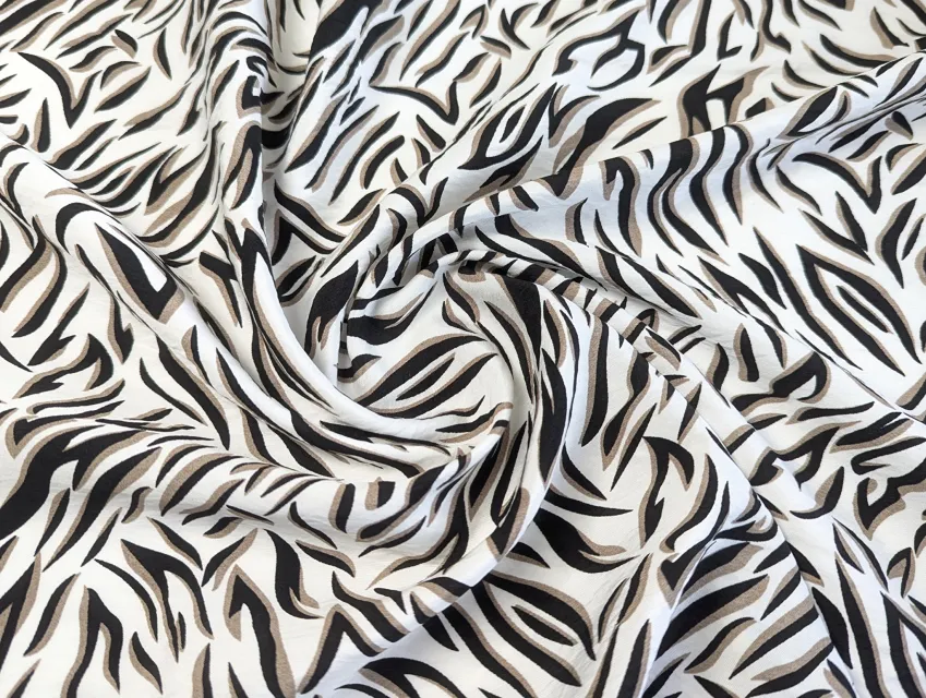 Віскоза шовк Бохо силуеты, молочний з чорним - фото 1 - інтернет-магазин tkani-atlas.com.ua