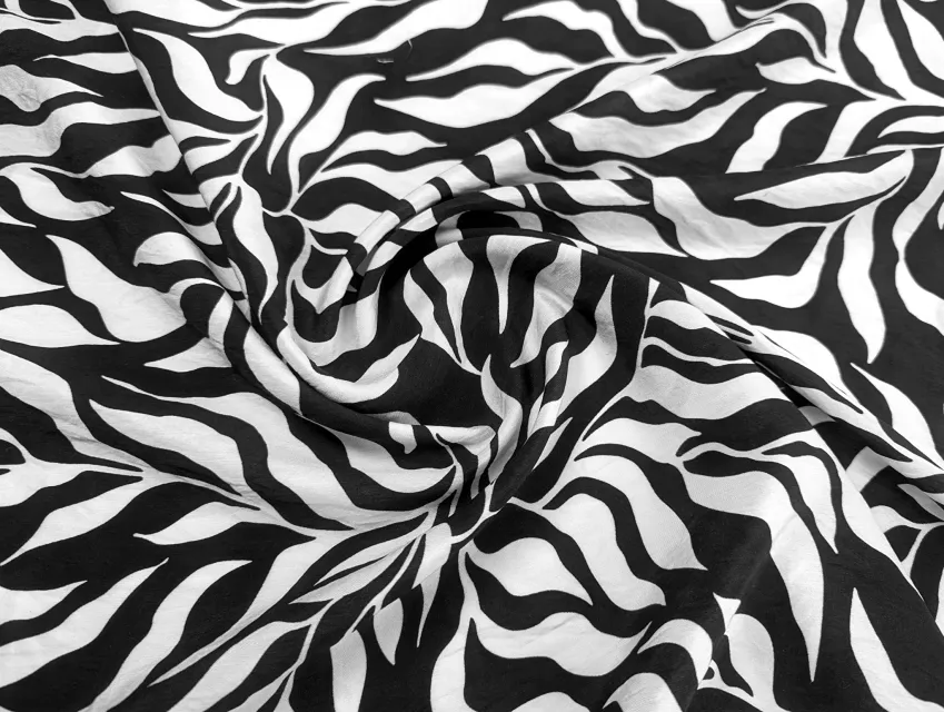 Віскоза шовк Бохо зебра, чорний на молочному - фото 1 - інтернет-магазин tkani-atlas.com.ua