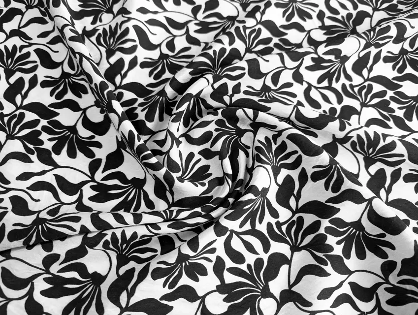 Вискоза шелк Бохо цветочки на веточке, молочный на черном - фото 1 - интернет-магазин tkani-atlas.com.ua