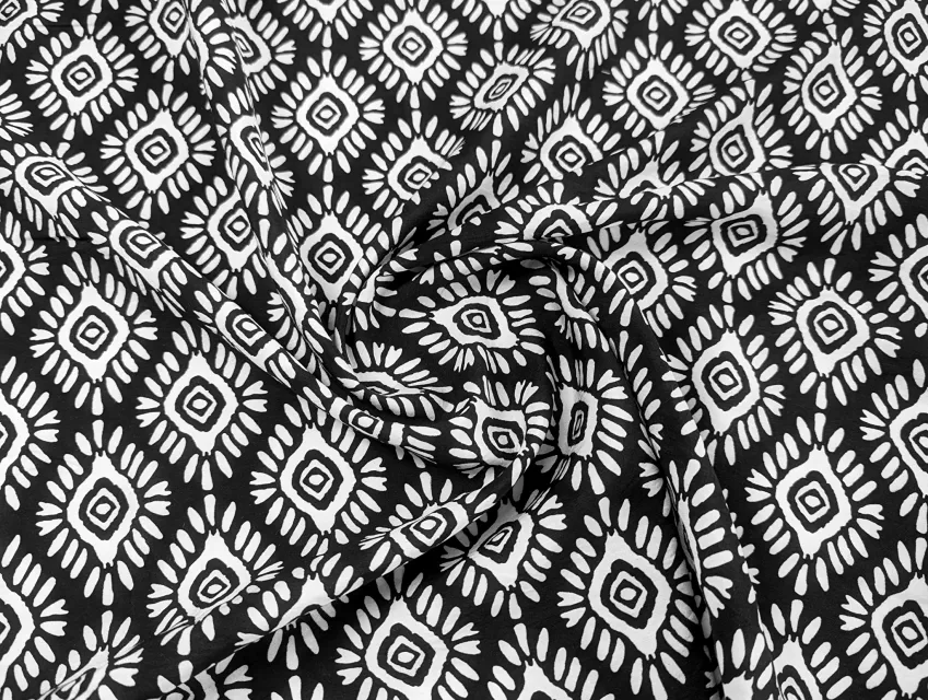 Віскоза шовк Бохо орнамент, чорний на молочному - фото 1 - інтернет-магазин tkani-atlas.com.ua