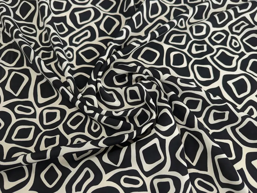 Костюмка шелковистая геометрическая сетка, черный на бежевом - фото 1 - интернет-магазин tkani-atlas.com.ua