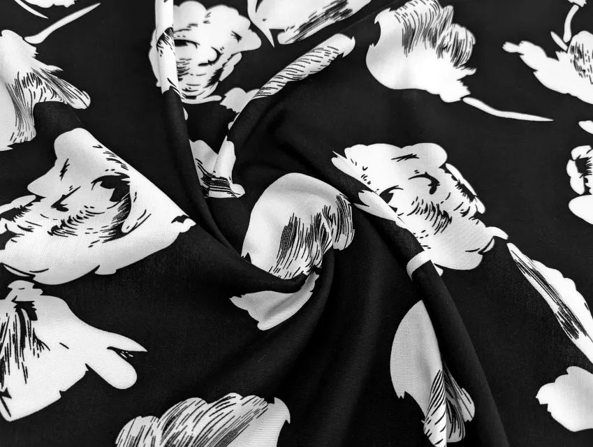 Штапель шовковистий півонії, чорний з молочним - фото 1 - інтернет-магазин tkani-atlas.com.ua