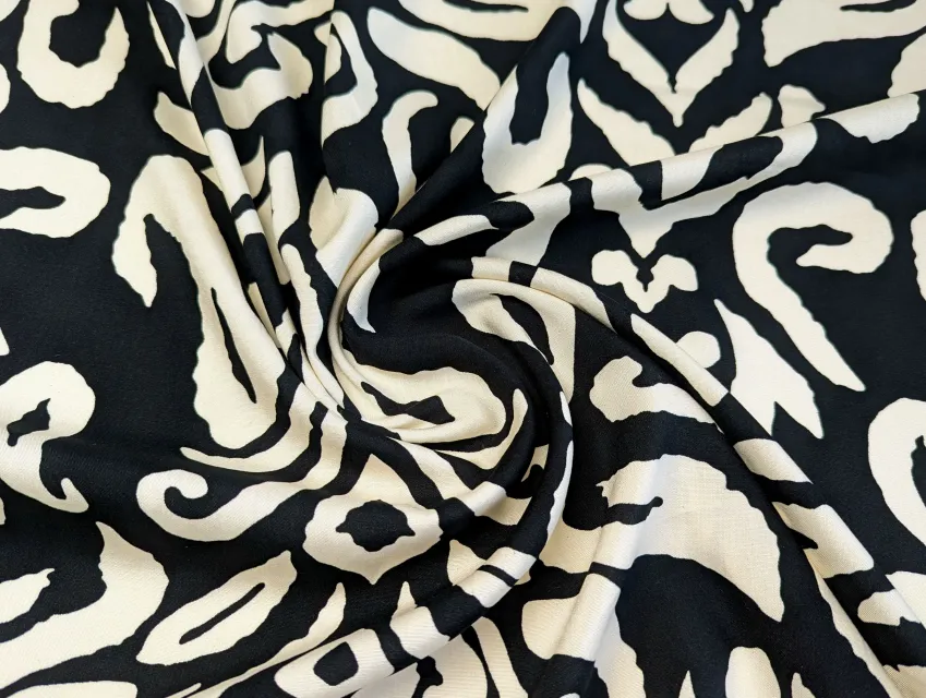 Штапель шелковистый узоры, молочный с черным - фото 1 - интернет-магазин tkani-atlas.com.ua