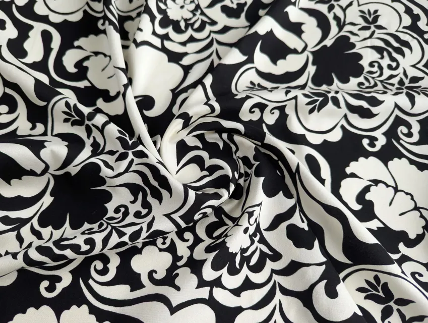 Штапель шовковистий східний орнамент, молочний на чорному - фото 1 - інтернет-магазин tkani-atlas.com.ua