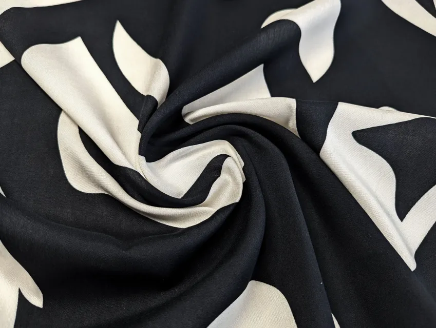 Штапель шовковистий плямистий, чорний з молочним - фото 1 - інтернет-магазин tkani-atlas.com.ua