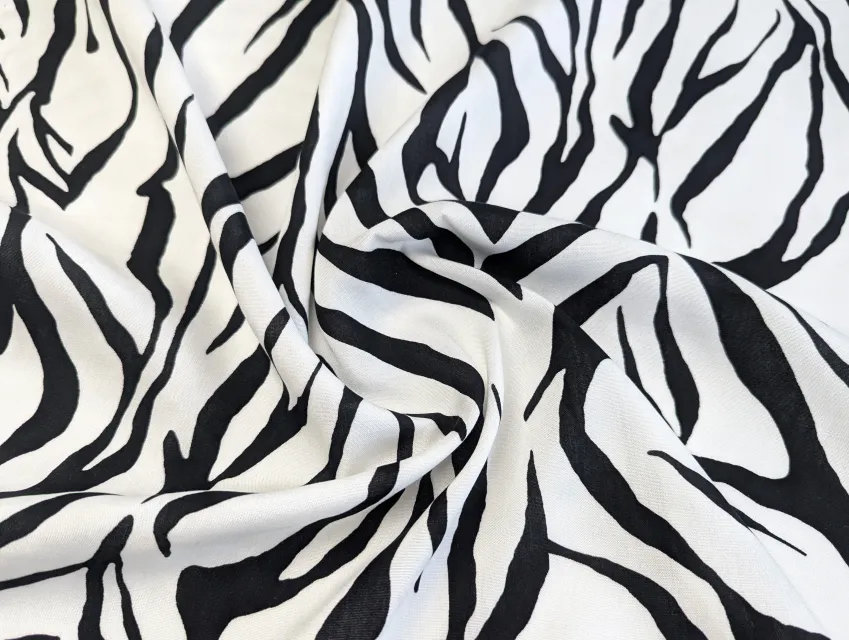 Штапель шелковистый зебра, молочный на черном - фото 1 - интернет-магазин tkani-atlas.com.ua