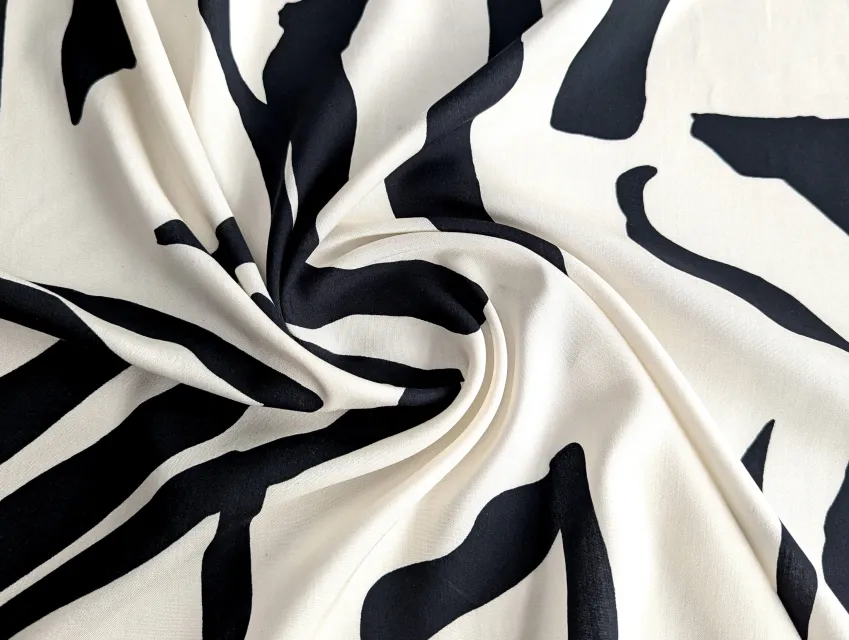 Штапель шелковистый зебра, молочный с черным - фото 1 - интернет-магазин tkani-atlas.com.ua