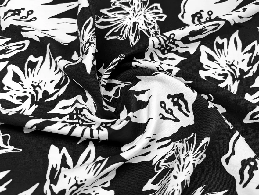 Вискоза шелк Бохо лилии, молочный на черном - фото 1 - интернет-магазин tkani-atlas.com.ua