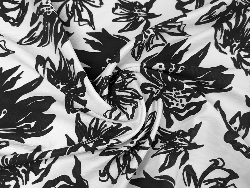Віскоза шовк Бохо лілії, чорний на молочному - фото 1 - інтернет-магазин tkani-atlas.com.ua