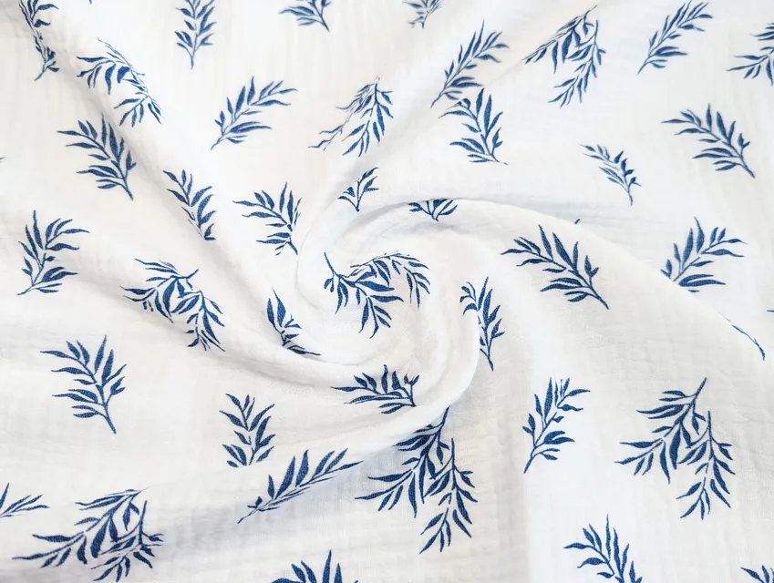 Муслин рисунок веточки, молочный с синим - фото 1 - интернет-магазин tkani-atlas.com.ua