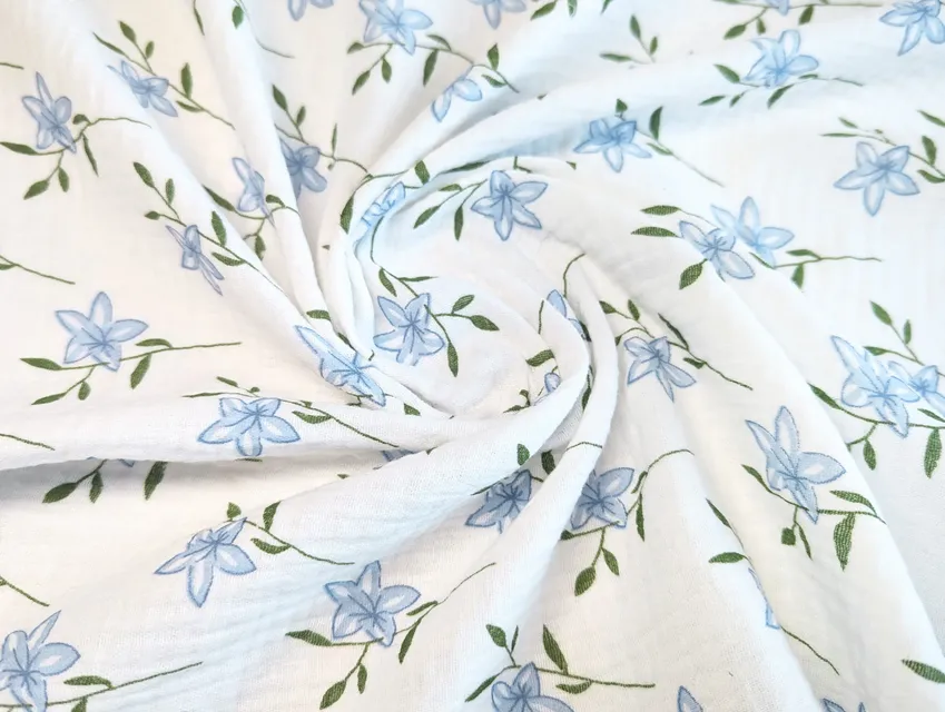 Муслин рисунок цветочки на веточке, молочный (отрез 2,7 м) - фото 1 - интернет-магазин tkani-atlas.com.ua