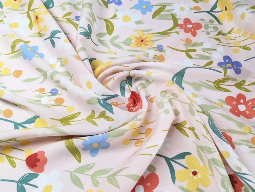 Штапель квіткова поляна, ніжна пудра (відріз 1,9 м) - фото 1 - інтернет-магазин tkani-atlas.com.ua