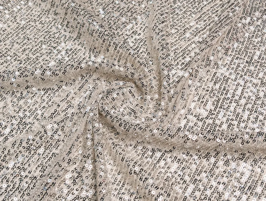 Пайетка Зара пайетки 3мм, серебро на бежевом - фото 1 - интернет-магазин tkani-atlas.com.ua