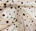 Сітка з флоком розсип горошків, чорний на бежевому - фото 2 - інтернет-магазин tkani-atlas.com.ua