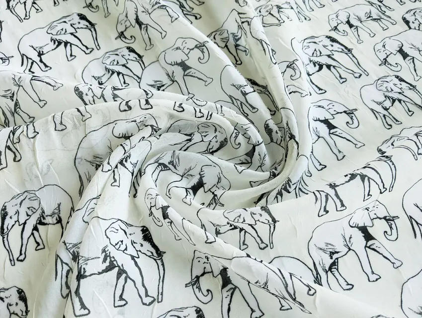 Шифон креш слоники, молочно-черный (отрез 2 м) - фото 1 - интернет-магазин tkani-atlas.com.ua