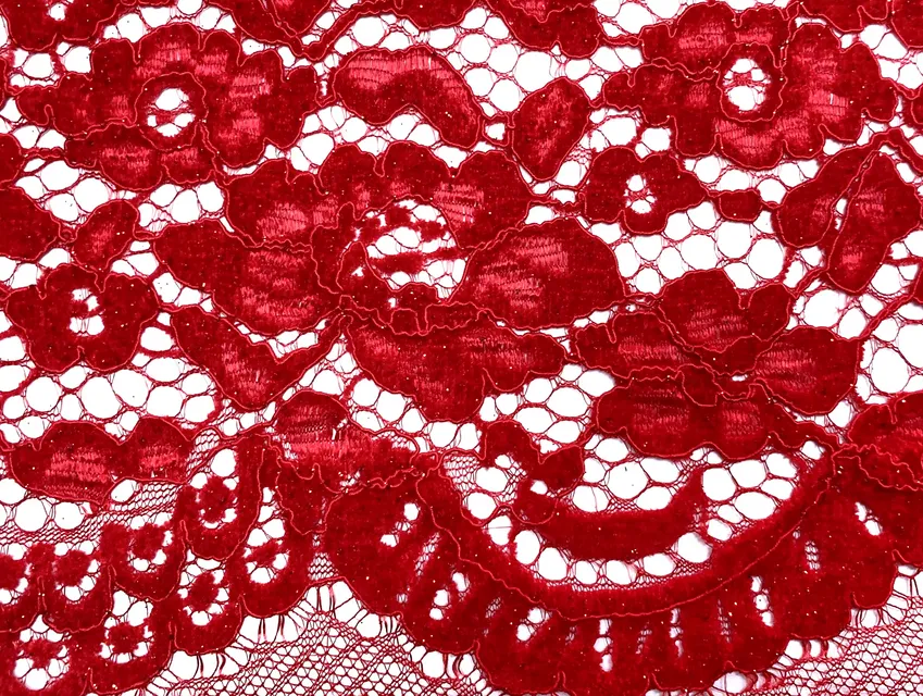 Гипюр бархатный с блеском двухсторонний фестон, красный (отрез 1,7 м) - фото 1 - интернет-магазин tkani-atlas.com.ua