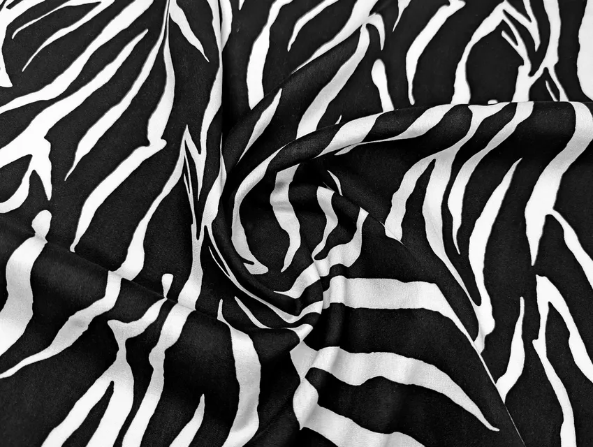 Штапель шелковистый уценка (брак), черный на молочном - фото 1 - интернет-магазин tkani-atlas.com.ua