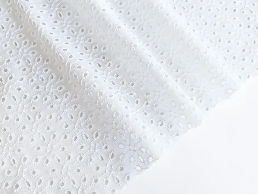 Прошва цветочная геометрия, белый - фото 1 - интернет-магазин tkani-atlas.com.ua