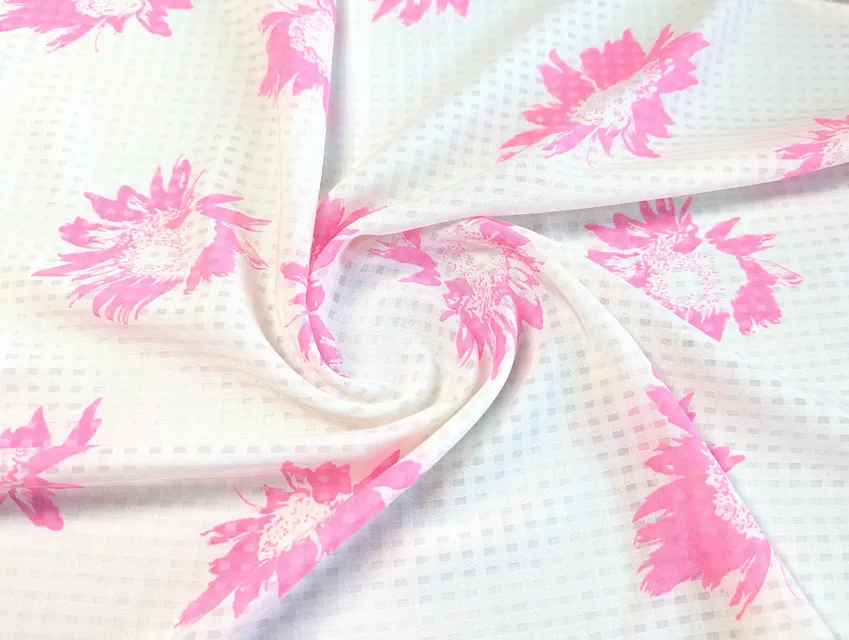 Шифон клеточка цветок 85 мм, розовый на белом (отрез 2,8 м) - фото 1 - интернет-магазин tkani-atlas.com.ua